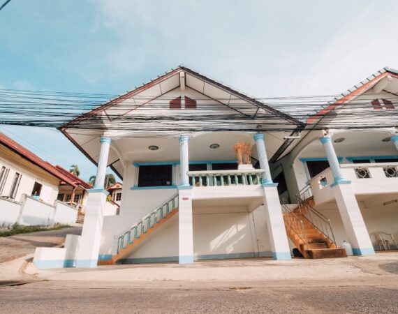 house for rent in Karon close to beach